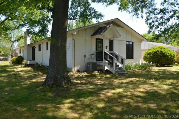 509 NE 10TH ST, WAGONER, OK 74467, photo 3 of 24