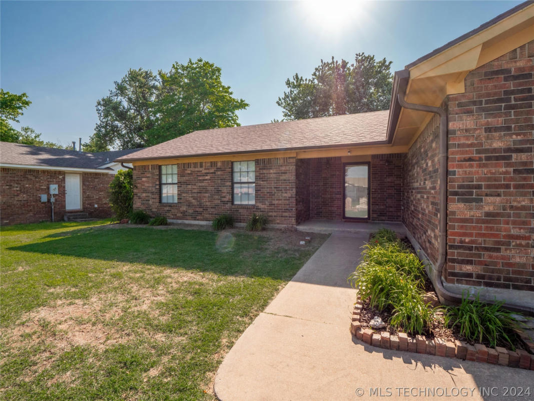 1941 GREEN MEADOWS DR, MCALESTER, OK 74501, photo 1 of 37