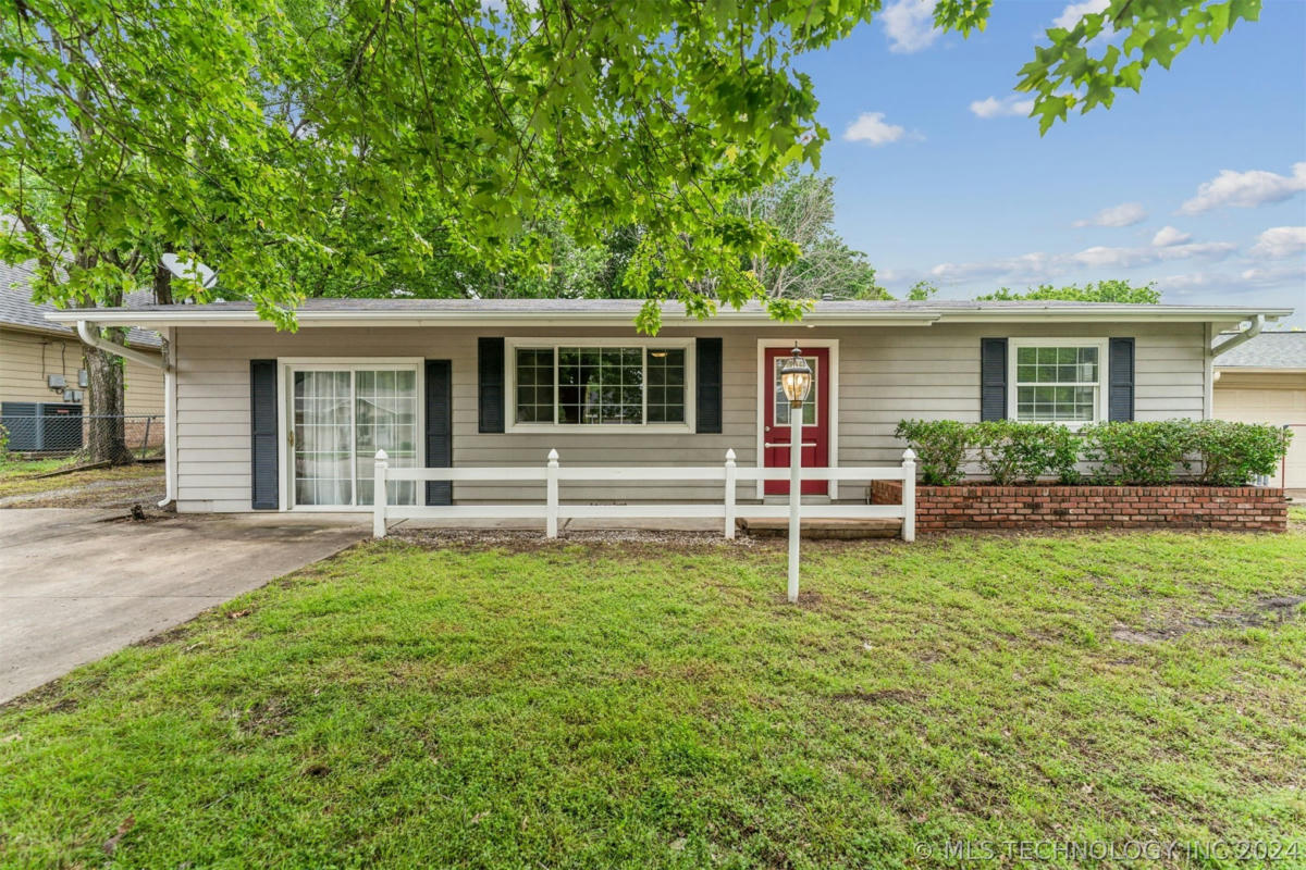 706 S MUSKOGEE AVE, CLAREMORE, OK 74017, photo 1 of 23