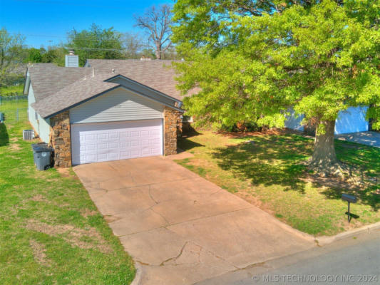 1915 E 66TH PL, TULSA, OK 74136, photo 3 of 30