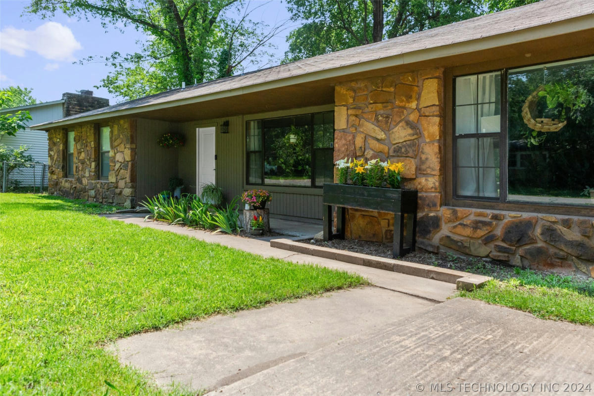 607 S CHOCTAW AVE, CLAREMORE, OK 74017, photo 1 of 34