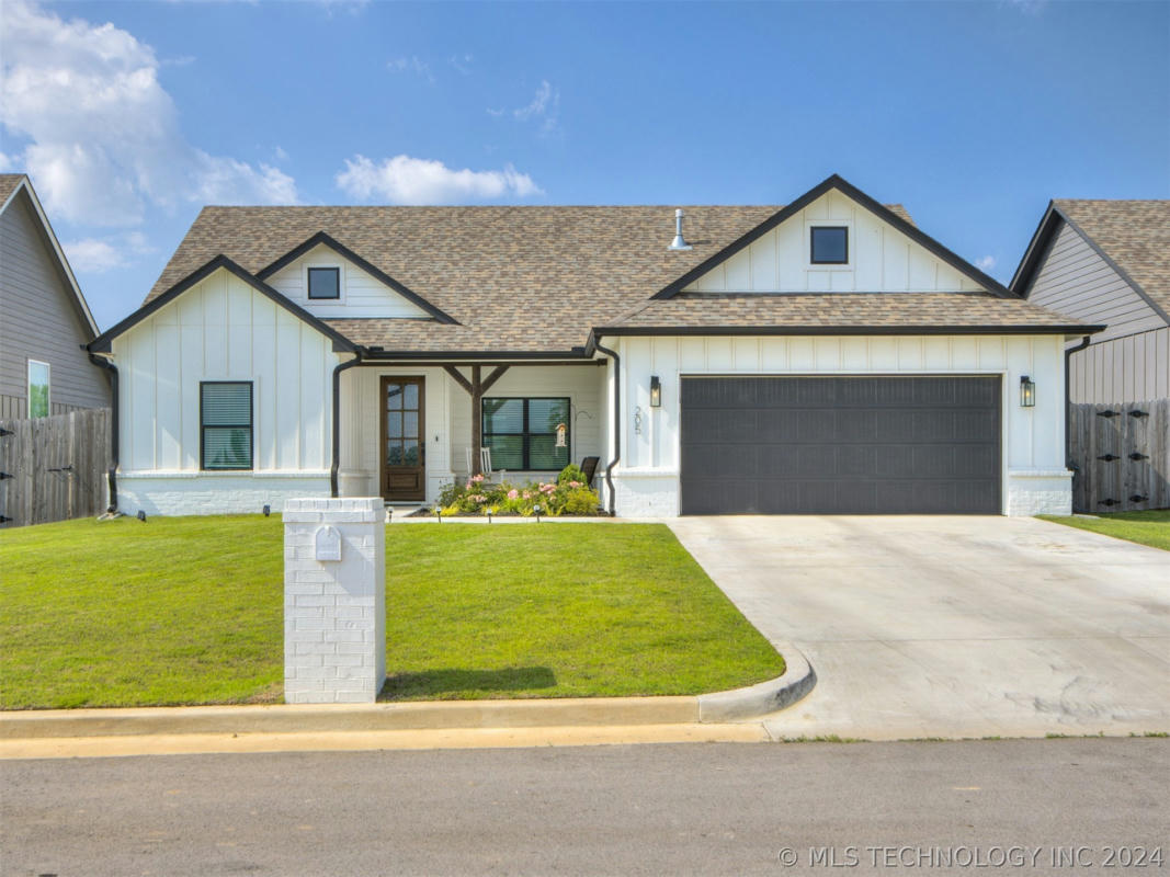 205 E WASHINGTON AVE, KELLYVILLE, OK 74039, photo 1 of 45