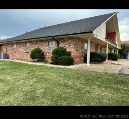 1215 W WILLOW AVE, DUNCAN, OK 73533, photo 2 of 11
