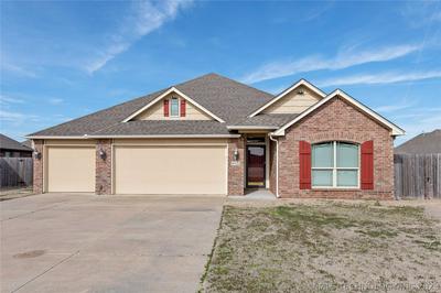 4920 E FORT WORTH ST, Broken Arrow, OK 74014 For Sale | MLS# 2305552 ...