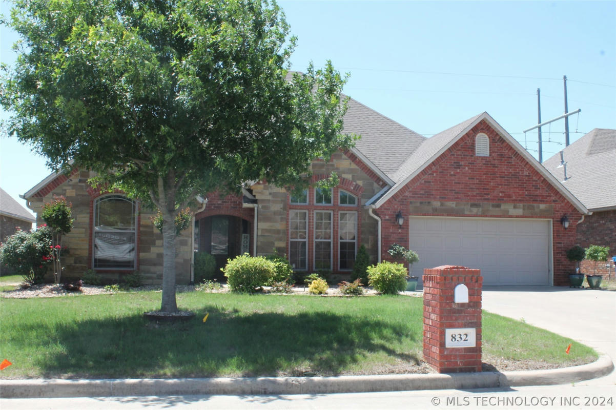 832 GREAT OAKS DR, MCALESTER, OK 74501, photo 1 of 37