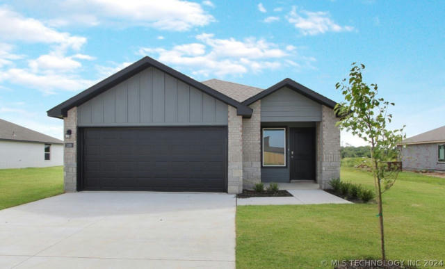 1100 N ARAPAHOE AVE, CHOUTEAU, OK 74337 - Image 1