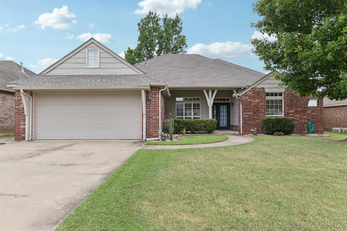 14614 S NYSSA PL, GLENPOOL, OK 74033, photo 1 of 37