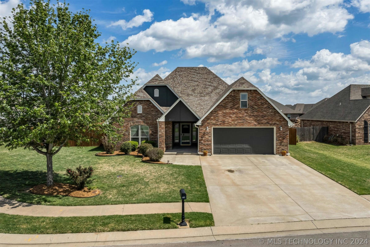 8227 VINTAGE TRACE DR, CLAREMORE, OK 74019, photo 1 of 49